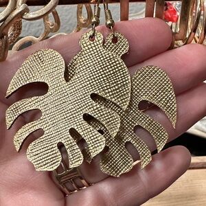 *FREE* Gold Leaf-Shaped Earrings